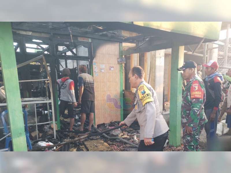 Diduga Korsleting Listrik, Rumah Warga Gondang, Bojonegoro Terbakar, Kerugian Capai Rp 250 Juta