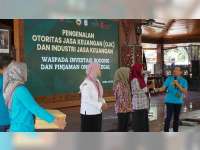 Tingkatkan Literasi Keuangan, OJK Berikan Edukasi pada Pelajar dan Santri di Blora