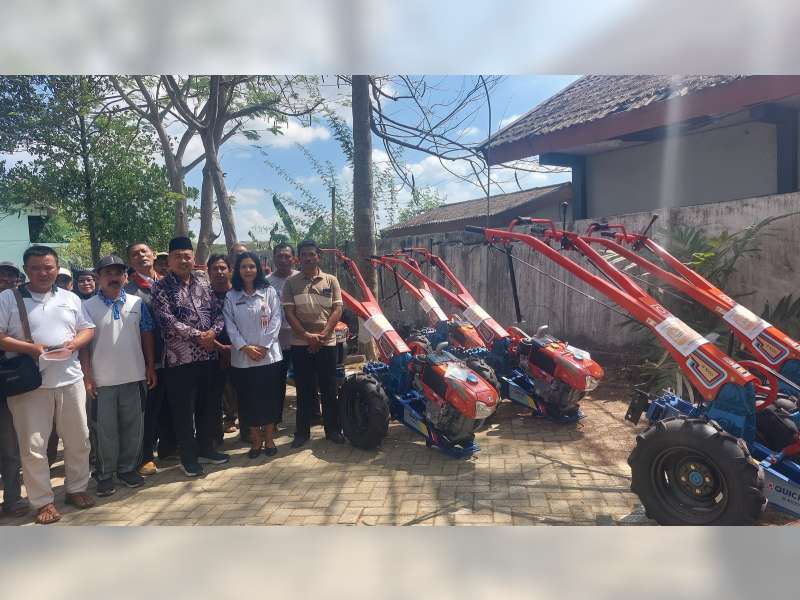 Sejumlah Kelompok Tani di Bojonegoro Terima Bantuan Alat Mesin Pertanian dari Pemprov Jatim