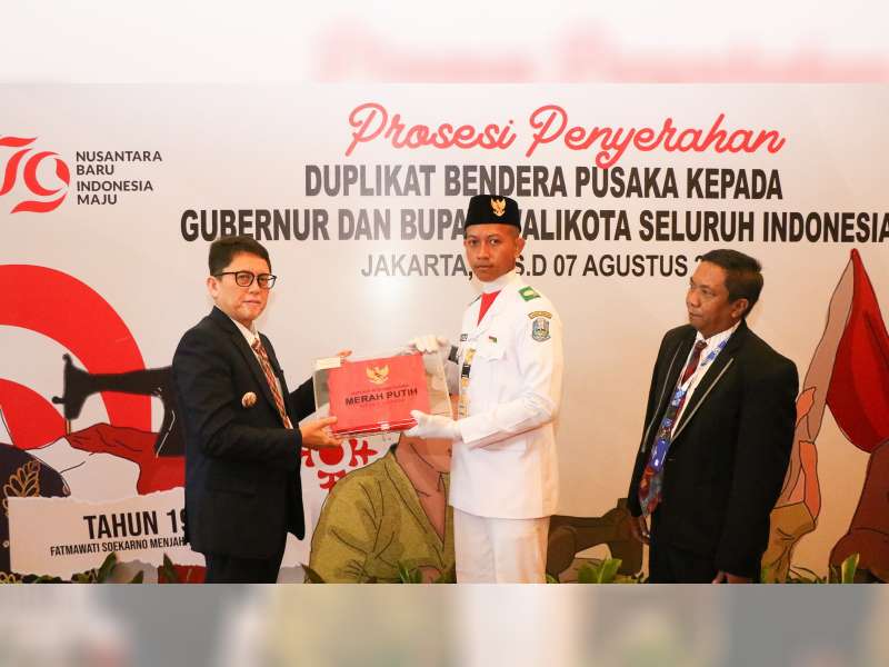 Jelang Peringatan HUT Ke-79 RI, PJ Bupati Bojonegoro Terima Duplikat Bendera Pusaka