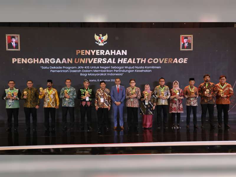 Pemkab Bojonegoro Terima Penghargaan Universal Health Coverage dari BPJS Kesehatan RI