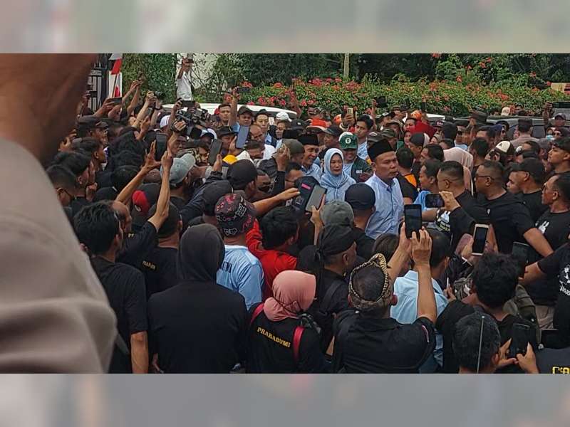 Bapaslon Bupati dan Wakil Bupati Setyo Wahono-Nurul Azizah Mendaftar ke KPU Bojonegoro
