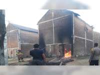 Kebakaran Oven di Sugihwaras, Bojonegoro, 6 Ton Daun Tembakau Terbakar, Kerugian Rp 45 Juta