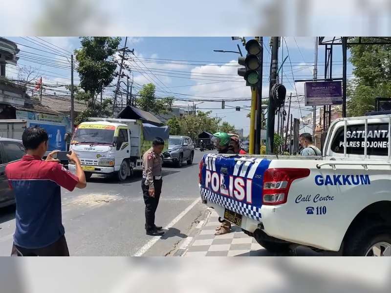 Kecelakaan di Bojonegoro, Seorang Pembonceng Motor Meninggal Terlindas Truk