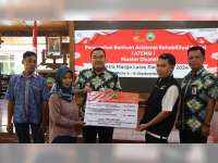 Bupati Arief Serahkan Bantuan dari Kemensos RI untuk 157 Penyandang Disabilitas di Blora