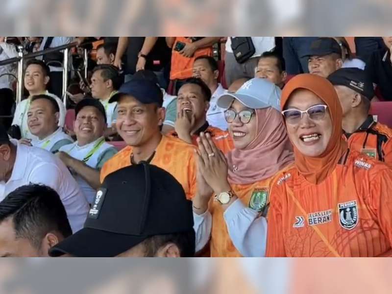 Bapaslon Bupati dan Wakil Bupati Setyo Wahono-Nurul Azizah Kompak Semangati Persibo