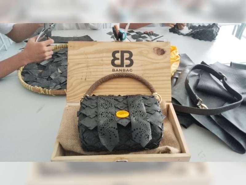 Pelajar di Blora Sulap Limbah Ban Jadi Tas Fashion Unik dan Bernilai Ekonomi