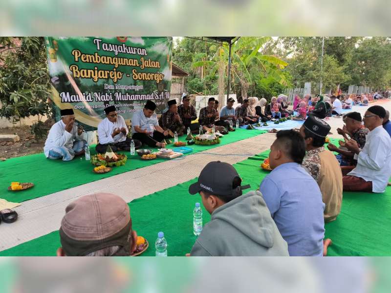 Warga Gelar Tumpengan Massal Selesainya Pembangunan Ruas Jalan Mojorembun-Gondel, Blora