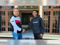 Hendak Ikuti TC di Spanyol, Pemain Timnas U-17 asal Bojonegoro, Fadly Albero Pamitan ke Bapak Angkatnya