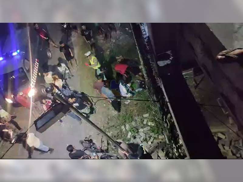 Diduga Mabuk, 2 Orang Pria Terjatuh dari Jembatan Kaliketek, Bojonegoro Kota