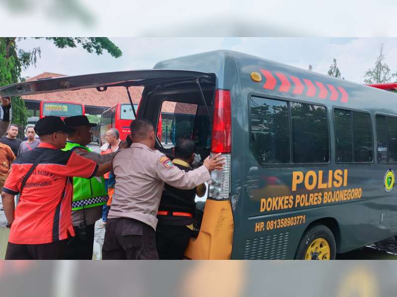 Diduga Gagal Jantung, Seorang Warga Meninggal di Terminal Rajekwesi Bojonegoro