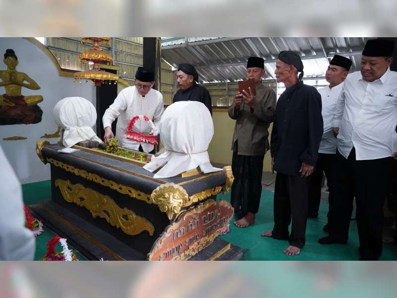 Jelang Peringatan Hari Jadi Bojonegoro Ke-347, Pj Bupati Ziarah ke Makam Leluhur