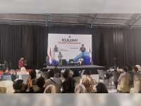 Rocky Gerung Jadi Narasumber Kuliah ‘Filsafat Kebangsaan’ di IKIP PGRI Bojonegoro