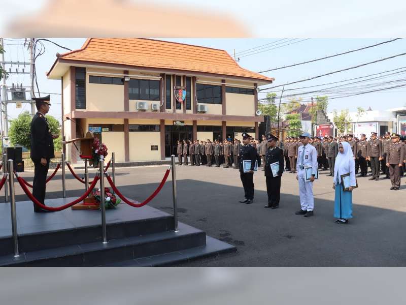 Peringati Hari Sumpah Pemuda, Kapolres Bojonegoro Beri Penghargaan pada Pelajar Berprestasi
