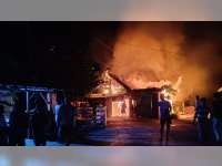 Akibat Lilin Terjatuh, Rumah dan Toko Milik Warga Ngasem, Bojonegoro Terbakar