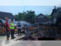 Sejumlah Bangunan dan Rumah Warga di Bojonegoro Rusak hingga Roboh Diterjang Angin Kencang