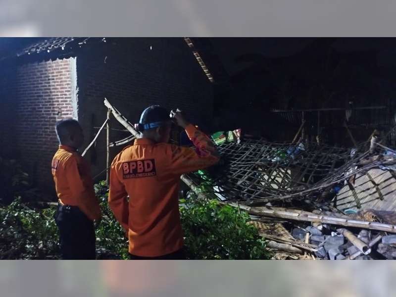Angin Kencang Terjang Bojonegoro, 4 Rumah Roboh, Belasan Lainnya Rusak Ringah hingga Berat
