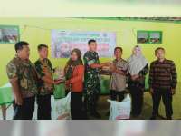 Dorong Peningkatan Ekonomi Warga, Pemdes Buluroto, Blora Salurkan Bantuan Bibit Ikan Lele