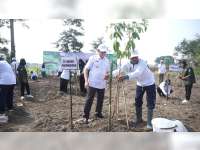 Pj Bupati Bojonegoro Adriyanto Hadiri Peringatan Hari Menanam Pohon Indonesia di Embung Babo