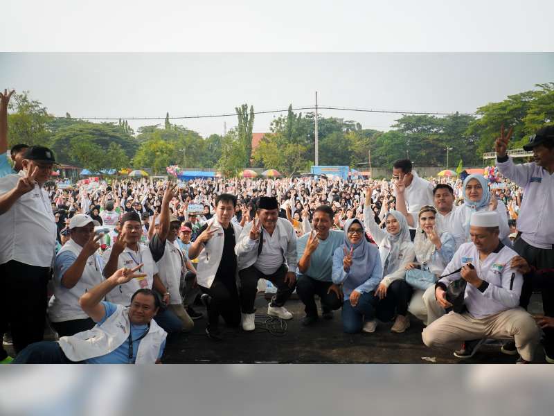 Jalan Bareng Khofifah-Emil dan Wahono-Nurul Diikuti Ribuan Warga Bojonegoro