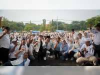 Jalan Bareng Khofifah-Emil dan Wahono-Nurul Diikuti Ribuan Warga Bojonegoro