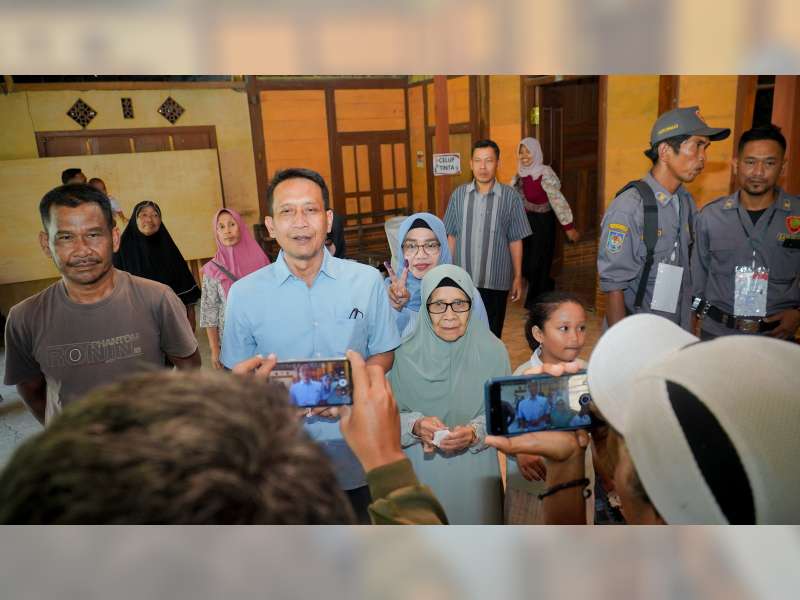 Calon Bupati Bojonegoro Setyo Wahono Nyoblos di TPS Desa Kelahirannya
