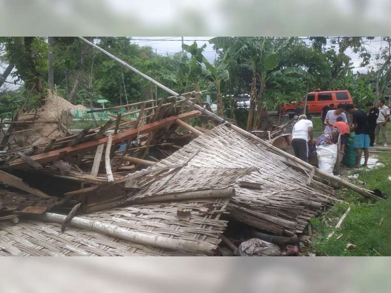 Rumah Warga Desa Bungur, Kanor, Bojonegoro Roboh Diterjang Angin Kencang