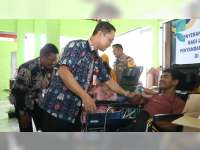 Senyum Bahagia Ahmad Dani Setelah Terima Bantuan Kursi Roda dari Pemkab Bojonegoro