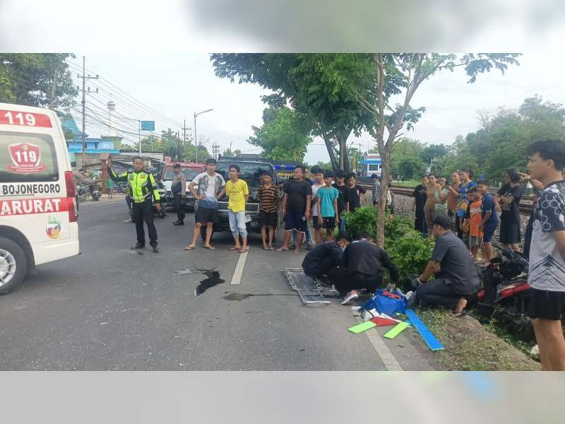 Tabrakan Mobil Pikap dan Sepeda Motor di Kapas, Bojonegoro, 2 Pemotor Luka Berat