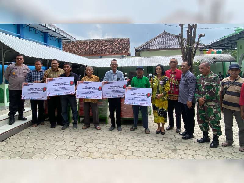 Pemkab Bojonegoro Beri Bantuan Mesin Perajang ke Petani Tembakau untuk Tingkatkan Produksi Tembakau