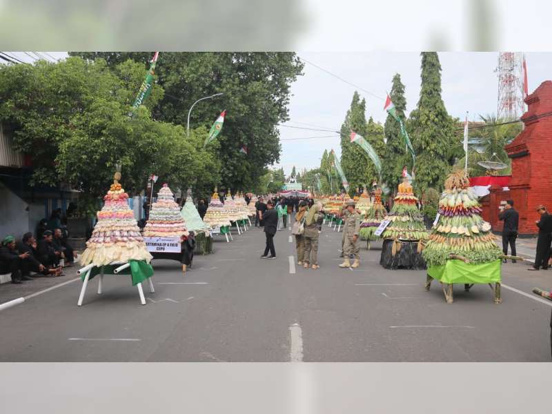 Wujud Syukur, Ribuan Warga Antusias Hadiri Grebeg Gunungan Hari Jadi Ke-275 Blora