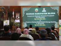 Bupati Blora Serahkan Bantuan Ekonomi Produktif dan Bedah Rumah