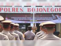 Kapolres Pimpin Upacara Kenaikan Pangkat 59 Anggota Polres Bojonegoro