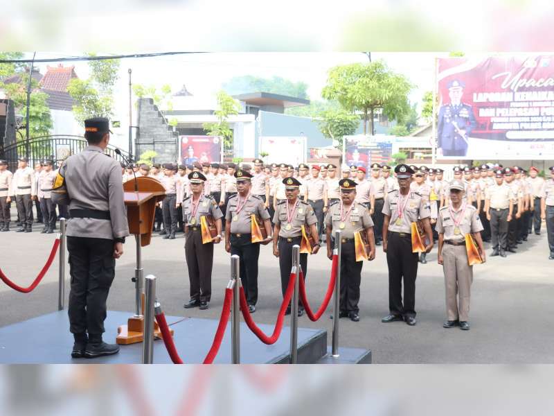 Sejumlah Anggota Polres Bojonegoro Jalani Masa Purna Tugas