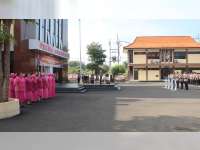 Dimutasi, Wakapolres dan Kasat Lantas Polres Bojonegoro Laksanakan Serah Terima Jabatan