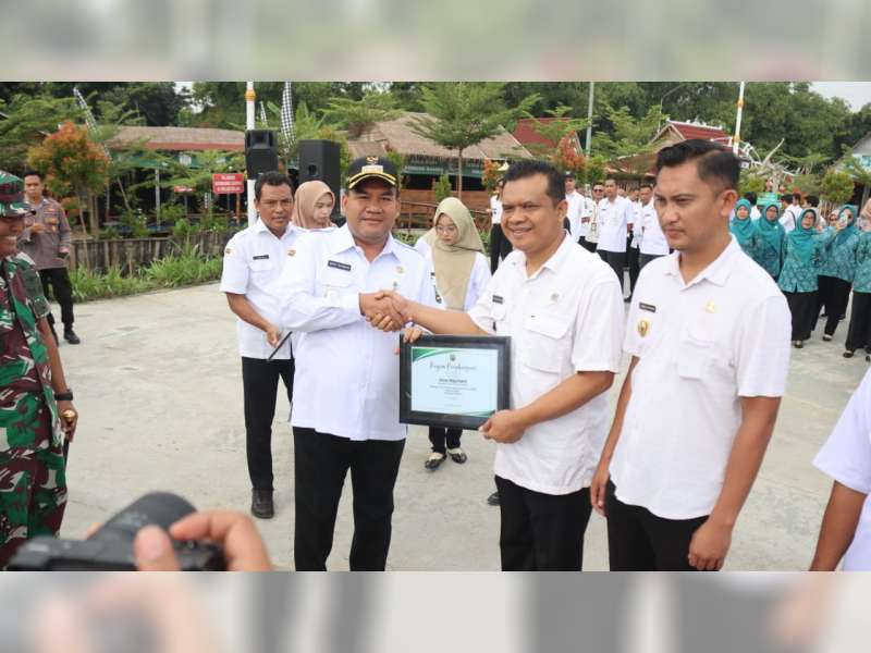 Apel Peringati Hari Desa, Bupati Blora Serahkan Penghargaan untuk Desa Berprestasi