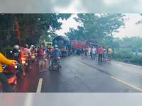 ‘Adu Banteng’ Truk di Baureno, Bojonegoro, Seorang Pengemudi Meninggal di TKP