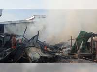 Diduga Akibat Korsleting Listrik, Puluhan Kios di Pasar Induk Cepu, Blora Terbakar