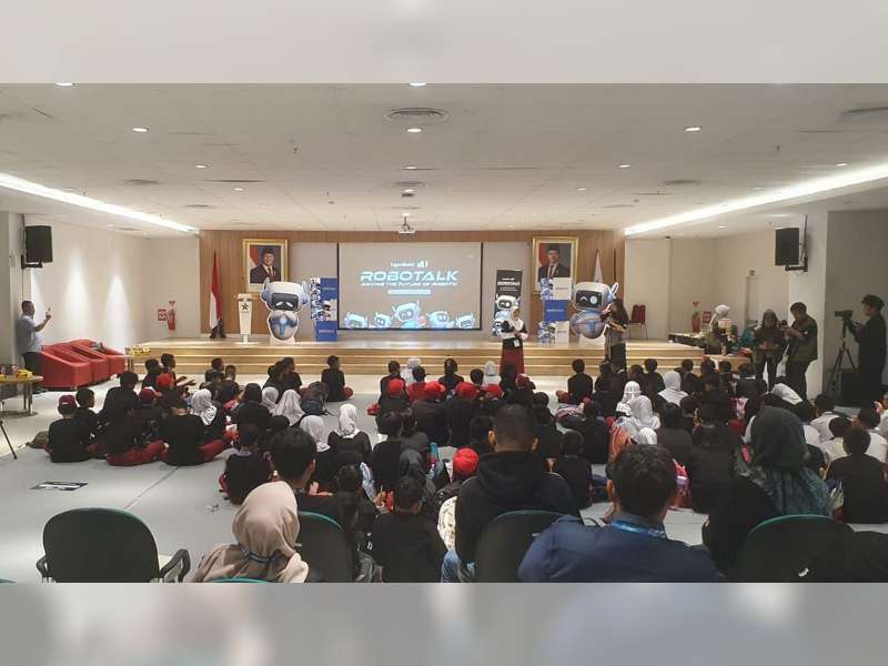 Menko PMK Berikan Dukungan untuk Pelajar Bojonegoro Ikuti Ajang Robotika di Jakarta