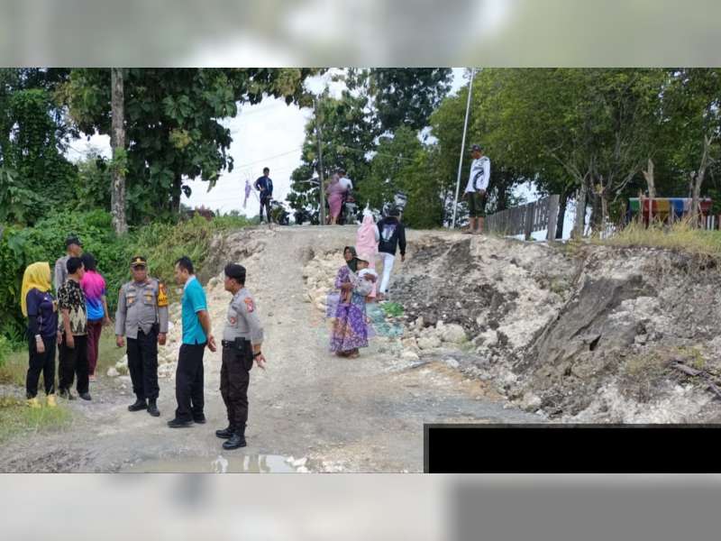 Jalan Poros Desa di Bubulan, Bojonegoro Longsor Sepanjang 100 Meter, Aktivitas Warga Terganggu