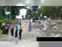 Jalan Poros Desa di Bubulan, Bojonegoro Longsor Sepanjang 100 Meter, Aktivitas Warga Terganggu