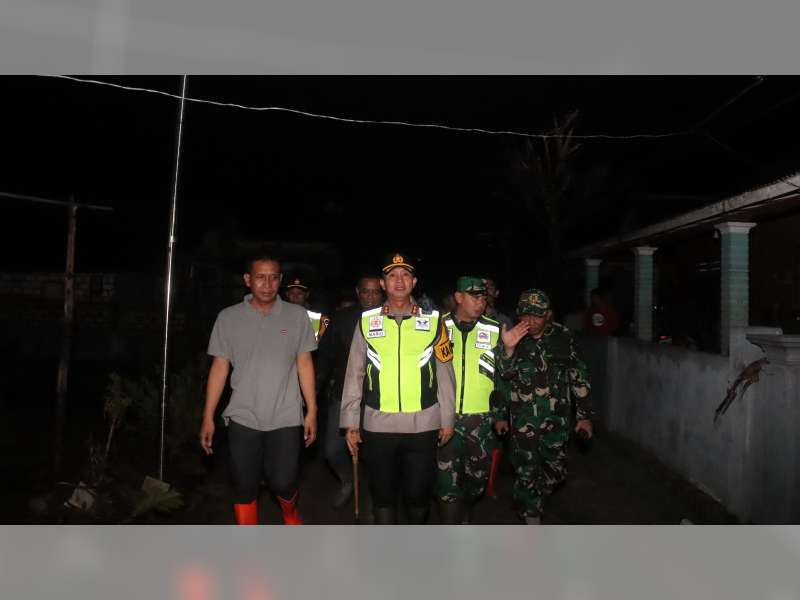 Bupati, Kapolres, dan Dandim Bojonegoro Kunjungi Lokasi Terdampak Banjir Bandang di Gondang