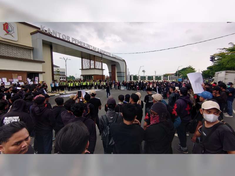 Ratusan Mahasiswa di Bojonegoro Gelar Demo Tolak Pengesahan UU TNI