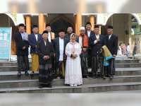 Bupati dan Wakil Bupati Bojonegoro Laksanakan Salat Idulfitri Bersama Warga