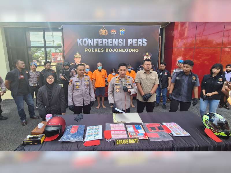 Polisi Bojonegoro Tangkap 4 Pengedar Uang Palsu