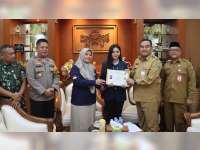 Bupati Blora Serahkan Ijazah 18 Mahasiswa PEM Akamigas, Penerima Program 'Satu Desa Dua Sarjana'