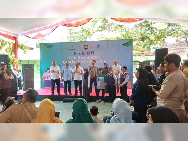 Menko PMK Laksanakan ‘Kick Off’ Program Cek Kesehatan Gratis Sekolah di Bojonegoro