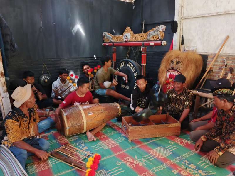 Pegiat Seni JTBL Kaliombo Studi Tiru Kesenian Reog Ponorogo