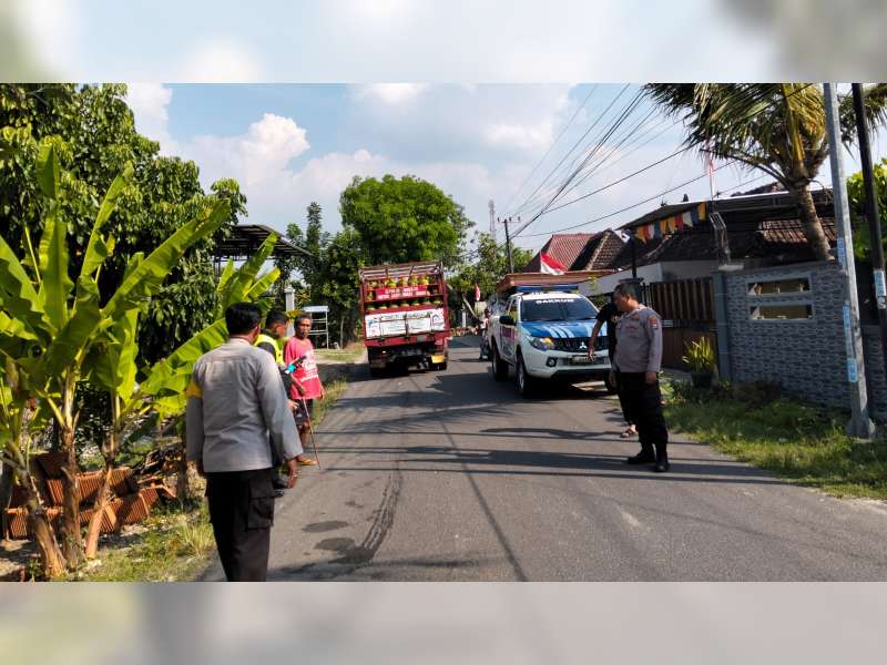 Motor Tabrak Truk Boks di Ngasem, Bojonegoro, Seorang Pemotor Anak Meninggal Dunia