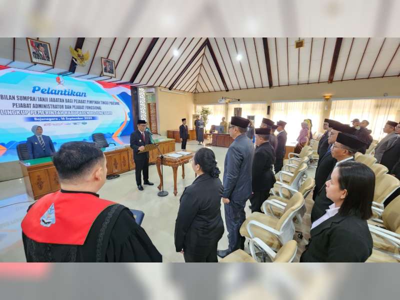 Pertama Kali, Bupati Lantik 67 Pejabat Pemkab Bojonegoro yang Baru Dimutasi